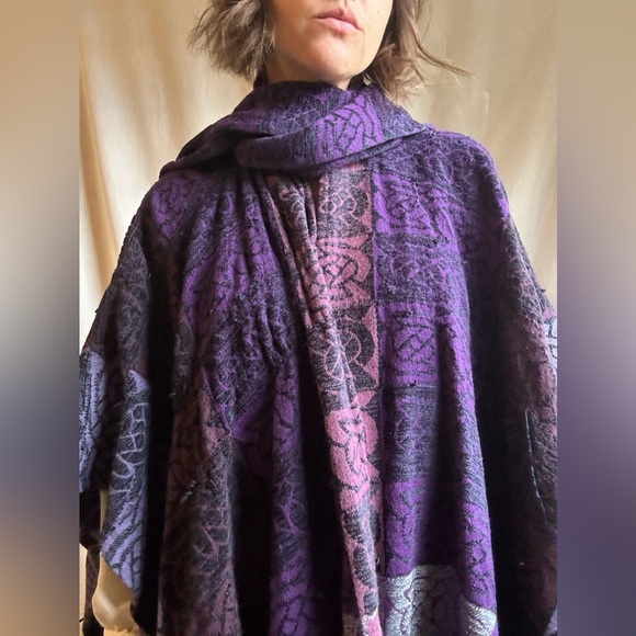 Vintage Irish Wool Blend Cape - Picture 2 of 10